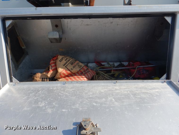 image for item HT9433 2011 International WorkStar 7600  vacuum truck