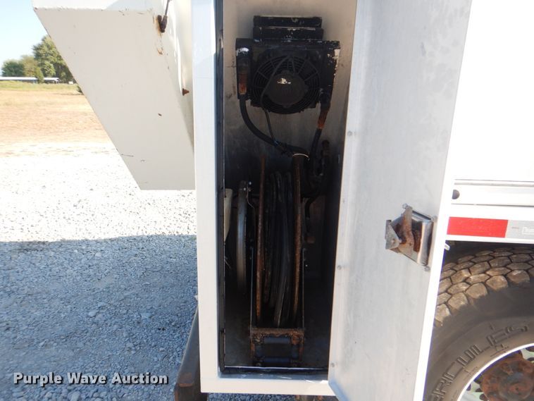 image for item HT9433 2011 International WorkStar 7600  vacuum truck