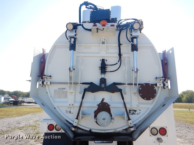 image for item HT9433 2011 International WorkStar 7600  vacuum truck