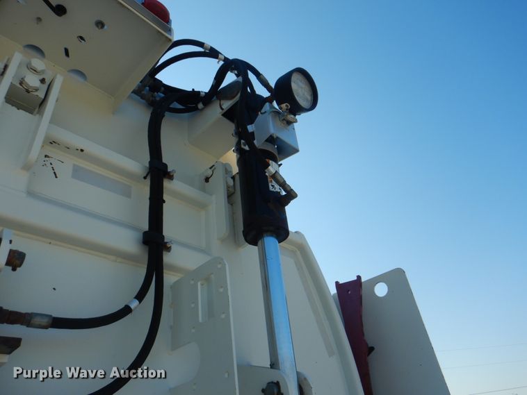 image for item HT9433 2011 International WorkStar 7600  vacuum truck