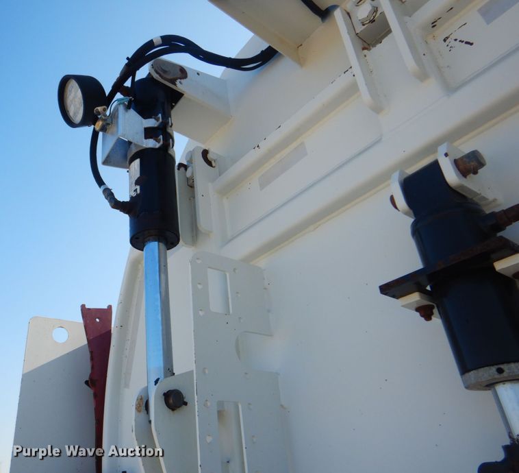 image for item HT9433 2011 International WorkStar 7600  vacuum truck