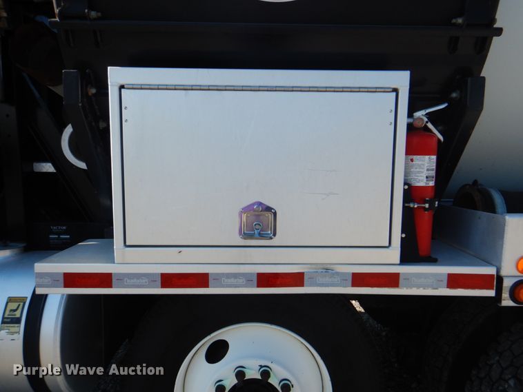 image for item HT9433 2011 International WorkStar 7600  vacuum truck