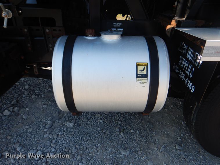 image for item HT9433 2011 International WorkStar 7600  vacuum truck