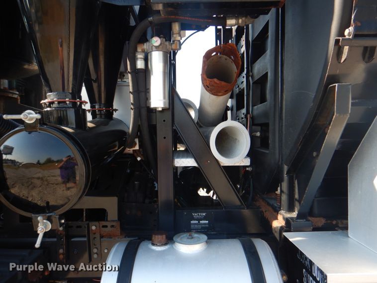 image for item HT9433 2011 International WorkStar 7600  vacuum truck