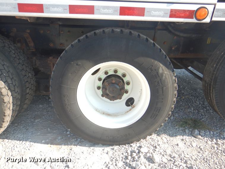 image for item HT9433 2011 International WorkStar 7600  vacuum truck