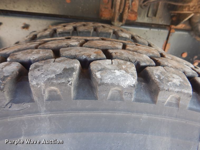 image for item HT9433 2011 International WorkStar 7600  vacuum truck