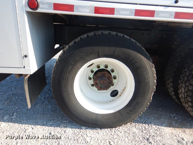 image for item HT9433 2011 International WorkStar 7600  vacuum truck