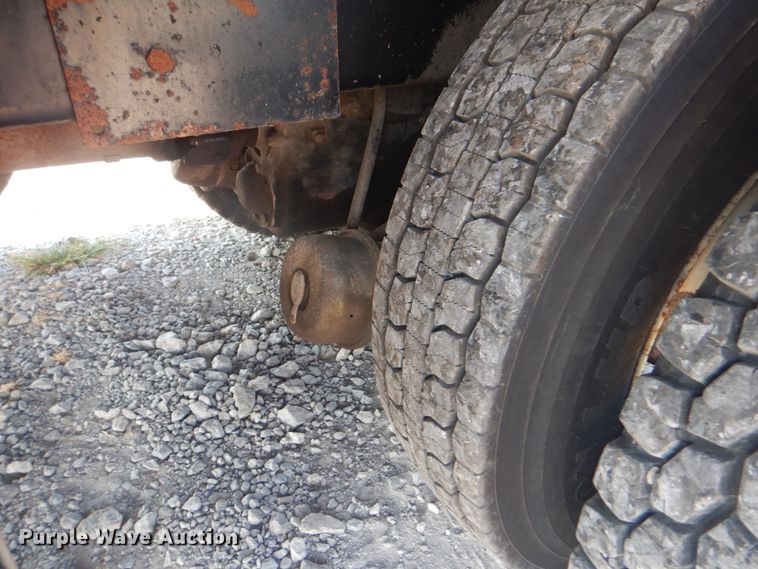 image for item HT9433 2011 International WorkStar 7600  vacuum truck