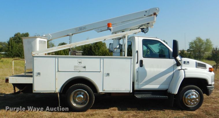 image for item HT9434 2006 Chevrolet C4500  bucket truck