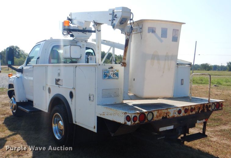 image for item HT9434 2006 Chevrolet C4500  bucket truck