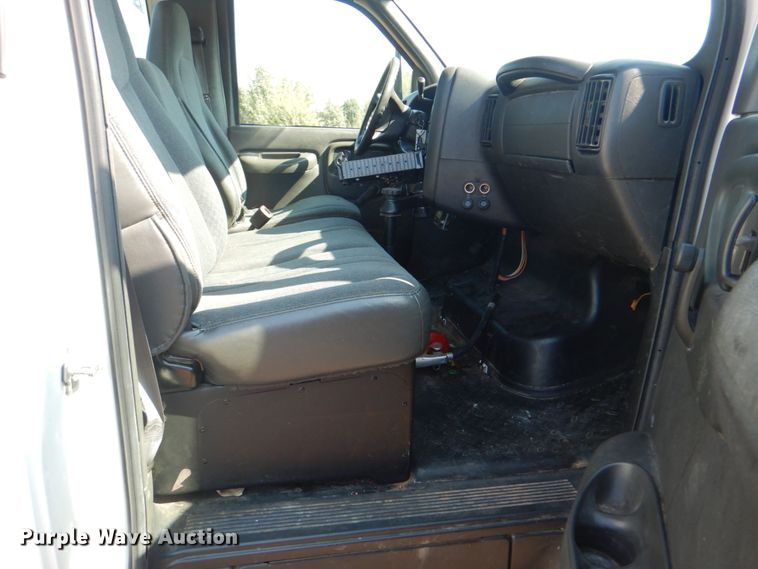 image for item HT9434 2006 Chevrolet C4500  bucket truck