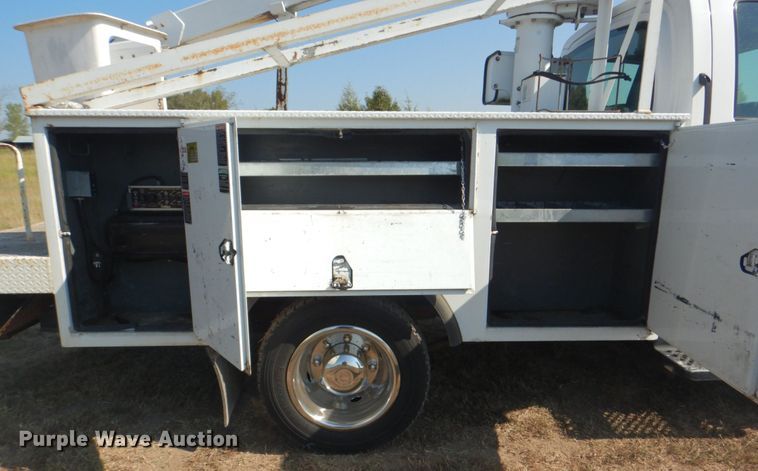 image for item HT9434 2006 Chevrolet C4500  bucket truck