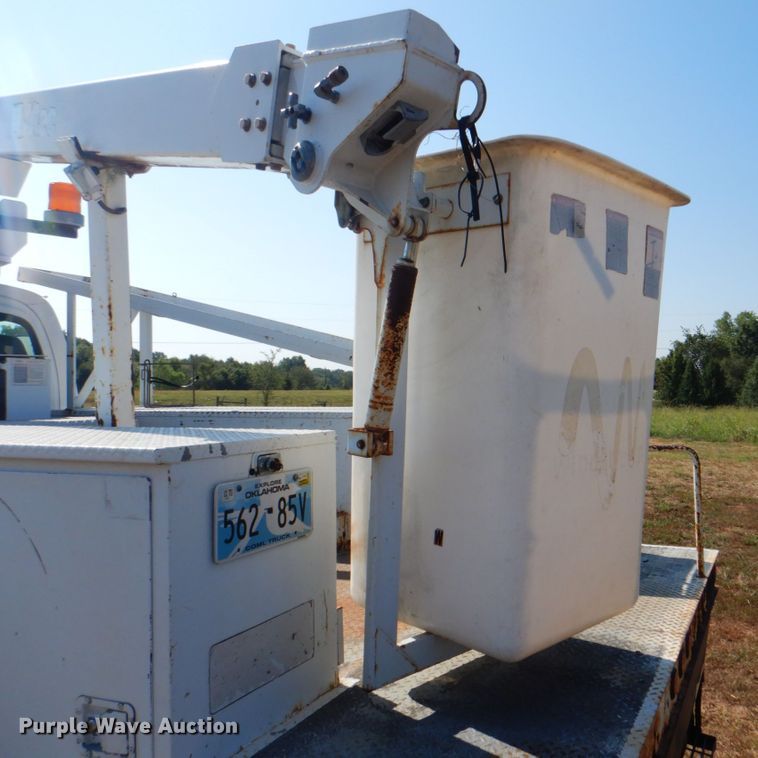 image for item HT9434 2006 Chevrolet C4500  bucket truck