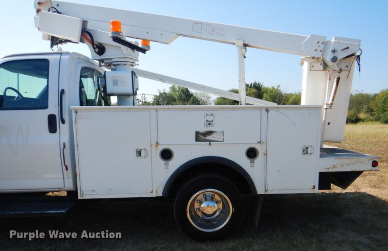 image for item HT9434 2006 Chevrolet C4500  bucket truck