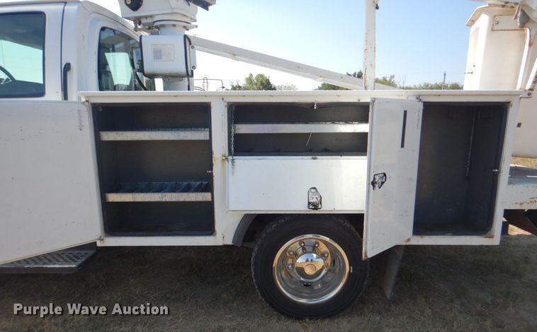 image for item HT9434 2006 Chevrolet C4500  bucket truck