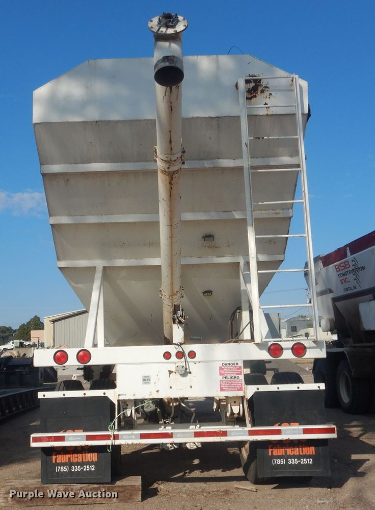 image for item HU9297 Concrete silo