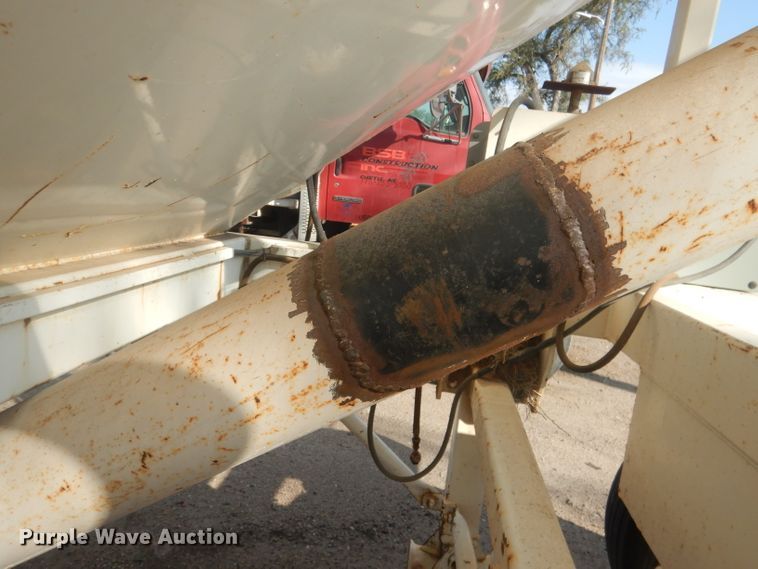 image for item HU9297 Concrete silo