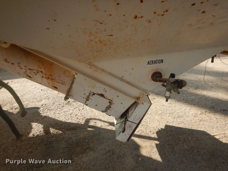 image for item HU9297 Concrete silo