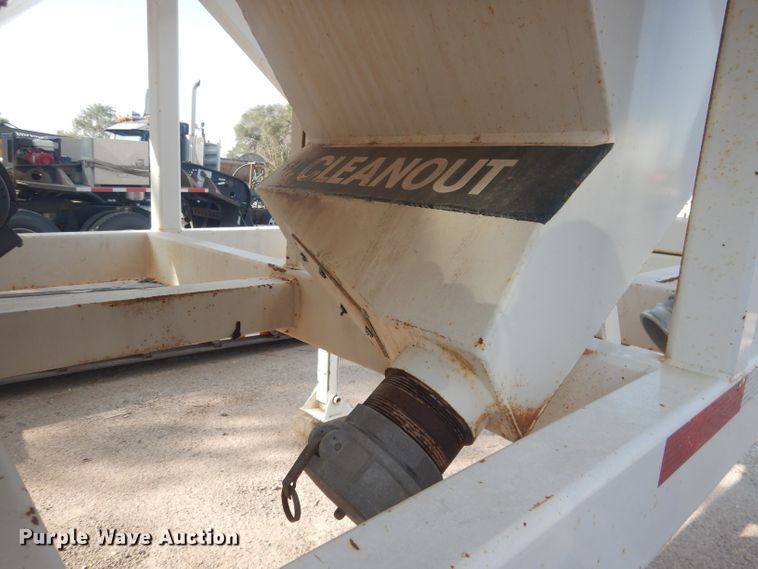 image for item HU9297 Concrete silo