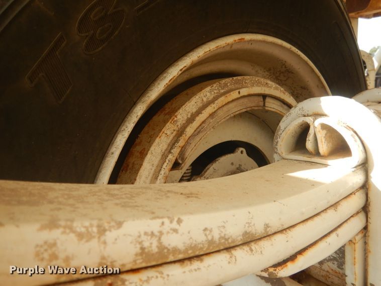 image for item HU9297 Concrete silo