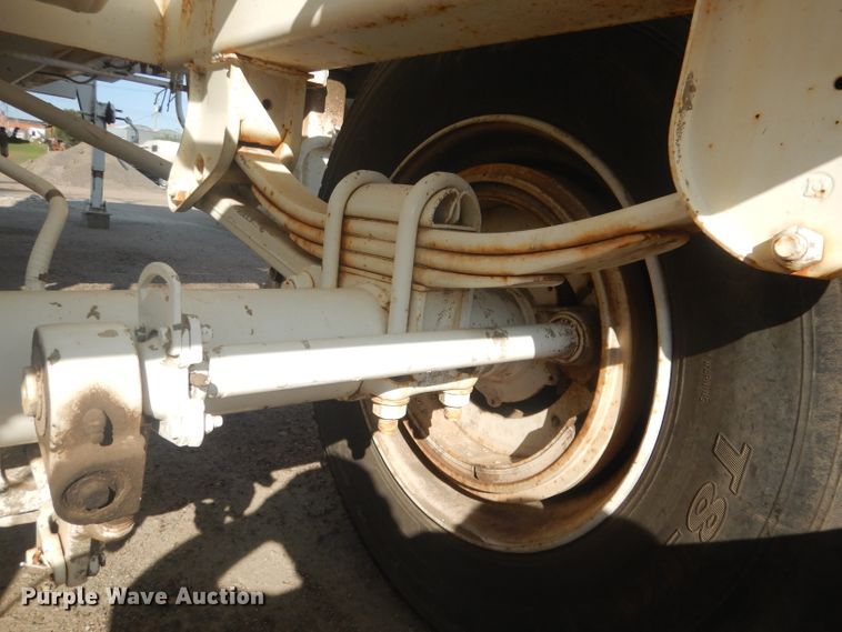 image for item HU9297 Concrete silo