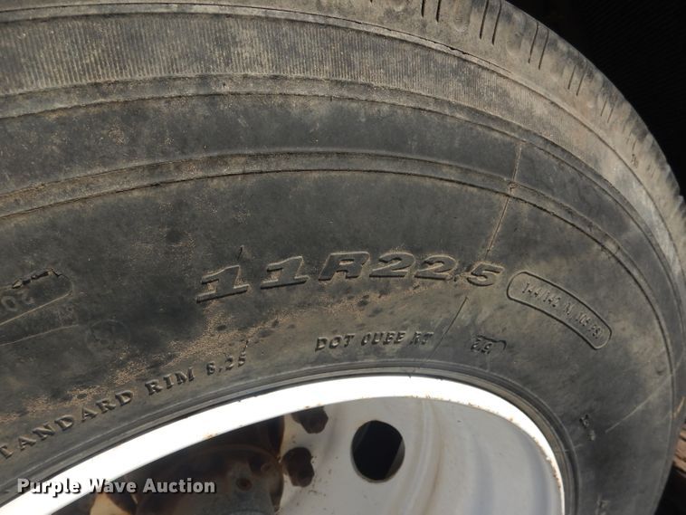 image for item HU9297 Concrete silo