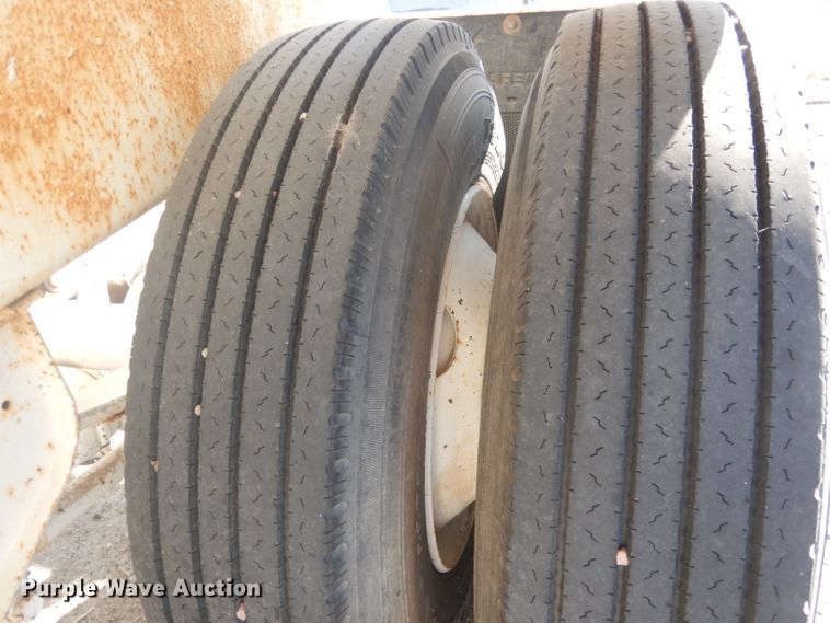 image for item HU9297 Concrete silo