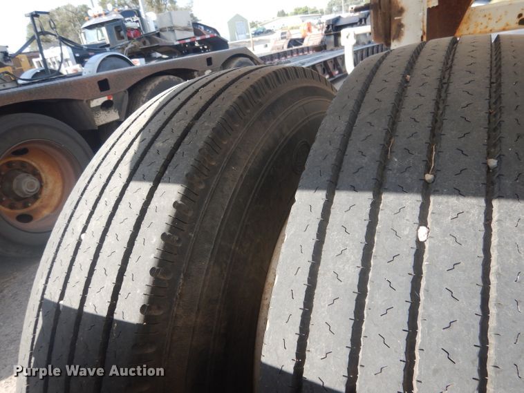 image for item HU9297 Concrete silo