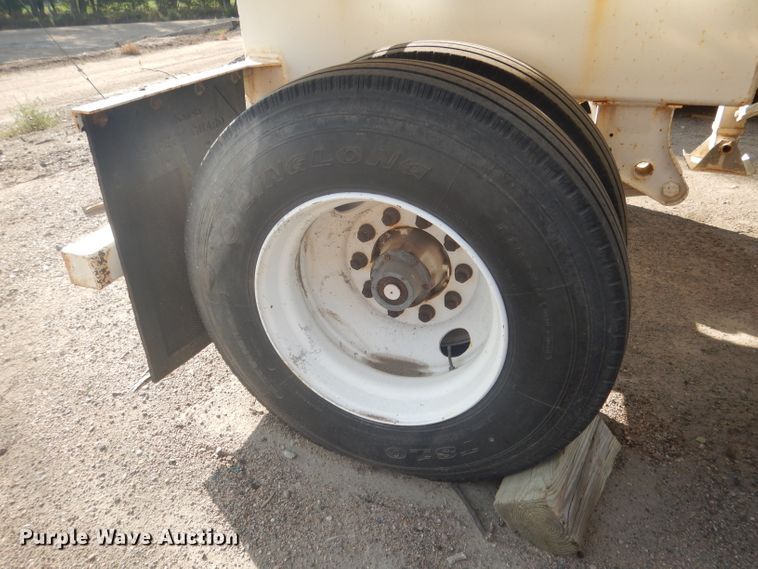 image for item HU9297 Concrete silo