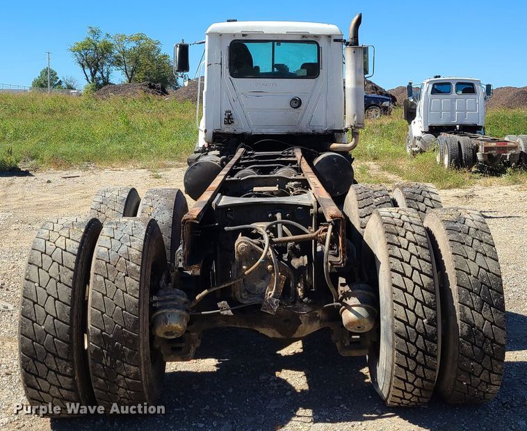 image for item IC9985 2007 Mack CV713  truck cab and chassis