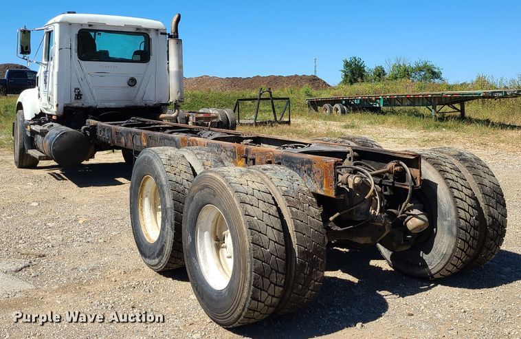 image for item IC9985 2007 Mack CV713  truck cab and chassis