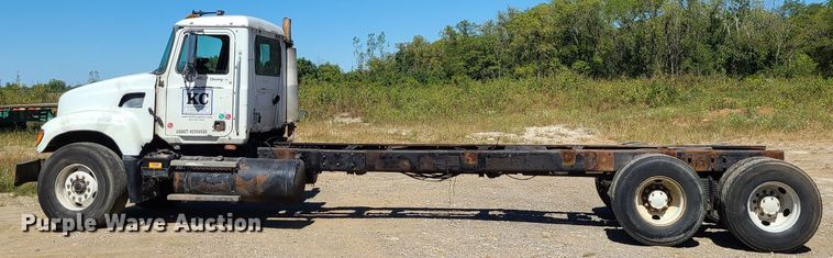 image for item IC9985 2007 Mack CV713  truck cab and chassis