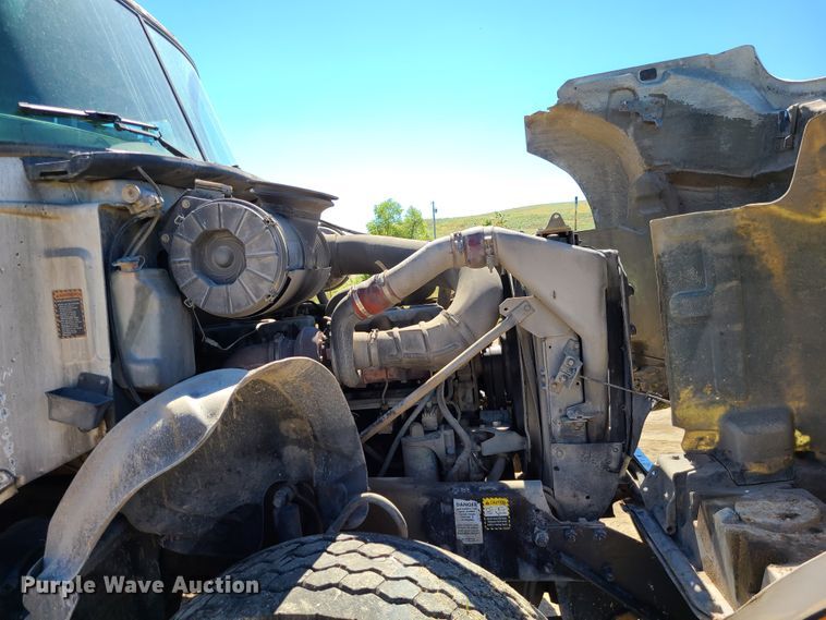 image for item IC9985 2007 Mack CV713  truck cab and chassis