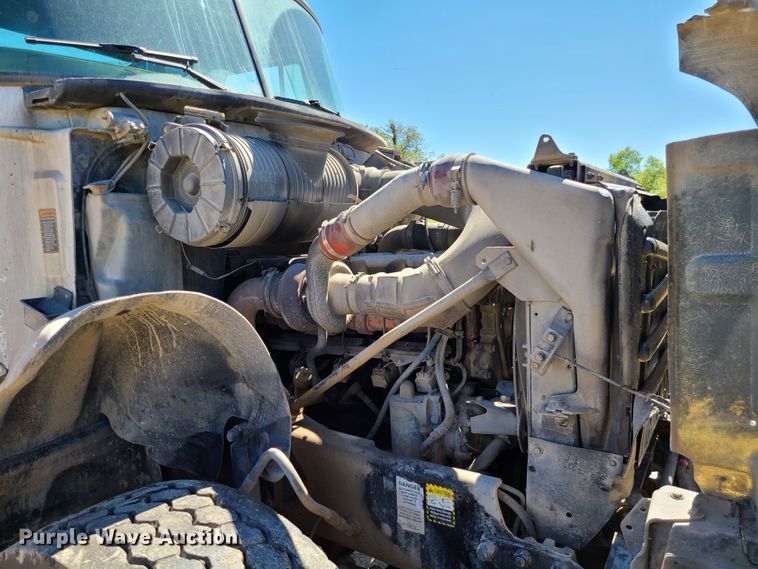 image for item IC9985 2007 Mack CV713  truck cab and chassis