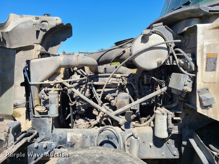 image for item IC9985 2007 Mack CV713  truck cab and chassis