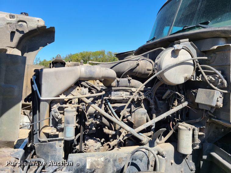 image for item IC9985 2007 Mack CV713  truck cab and chassis