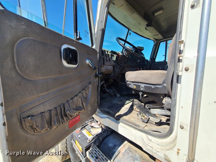 image for item IC9985 2007 Mack CV713  truck cab and chassis