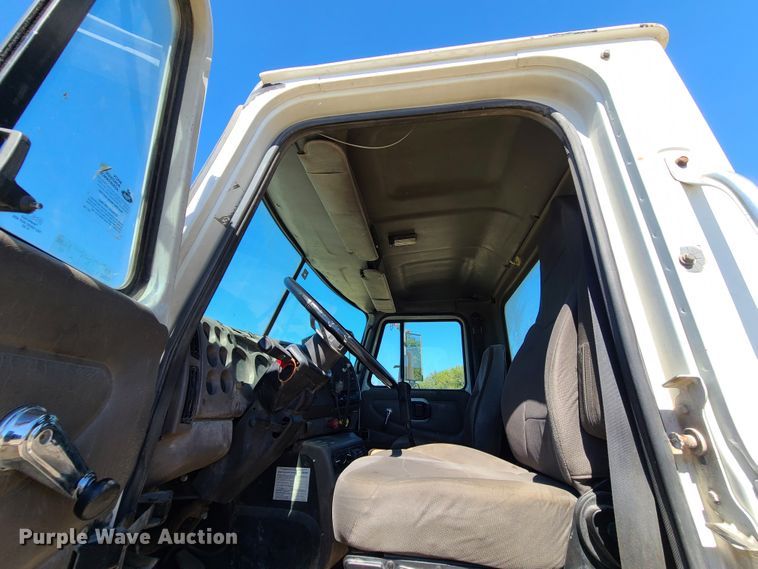 image for item IC9985 2007 Mack CV713  truck cab and chassis