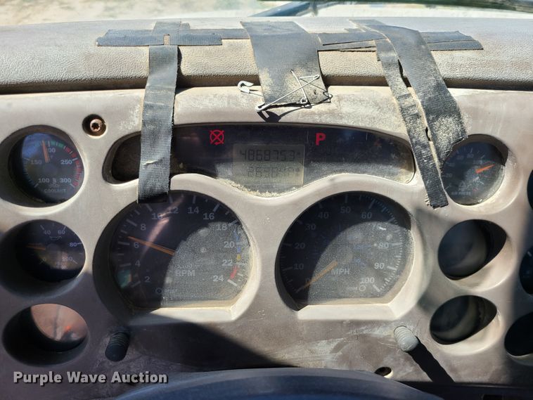 image for item IC9985 2007 Mack CV713  truck cab and chassis