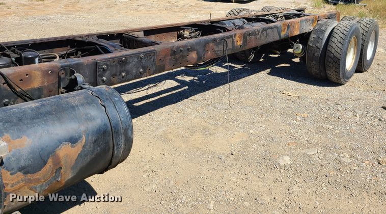 image for item IC9985 2007 Mack CV713  truck cab and chassis