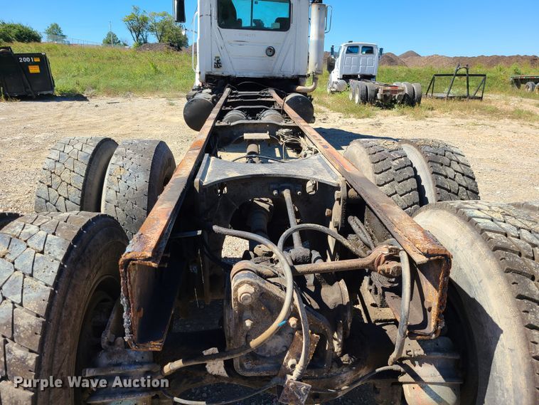 image for item IC9985 2007 Mack CV713  truck cab and chassis
