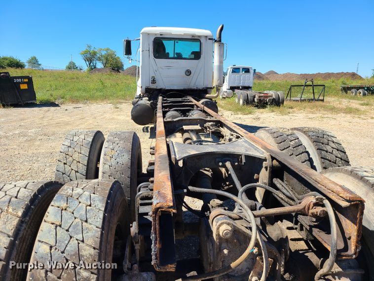 image for item IC9985 2007 Mack CV713  truck cab and chassis