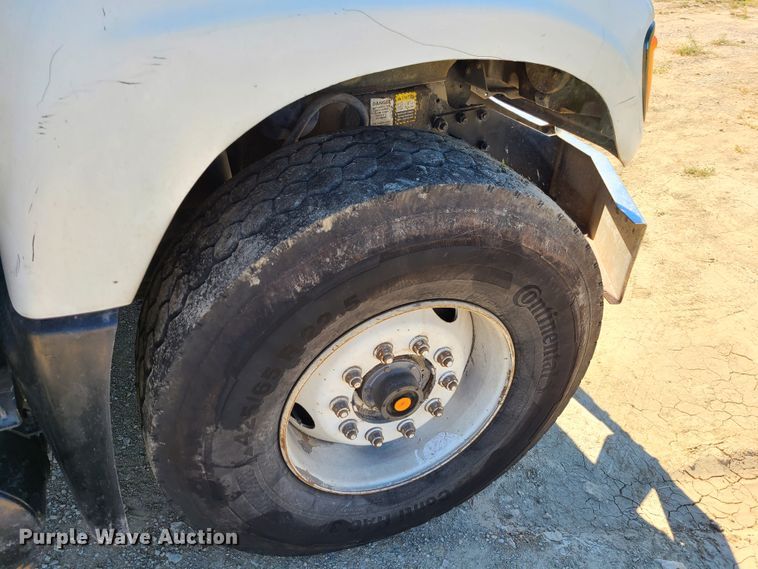 image for item IC9985 2007 Mack CV713  truck cab and chassis