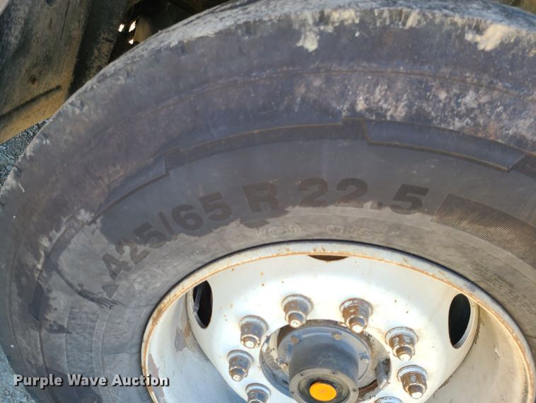 image for item IC9985 2007 Mack CV713  truck cab and chassis