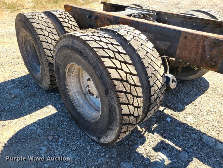 image for item IC9985 2007 Mack CV713  truck cab and chassis