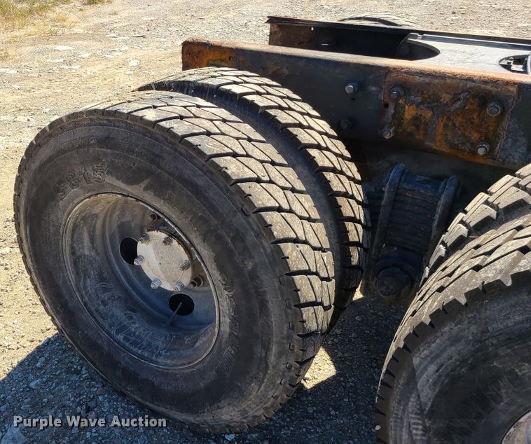 image for item IC9985 2007 Mack CV713  truck cab and chassis