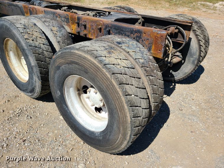 image for item IC9985 2007 Mack CV713  truck cab and chassis