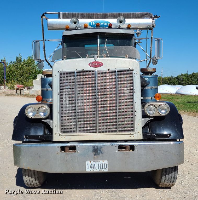 image for item IC9988 1984 Peterbilt 359  roll-off container truck