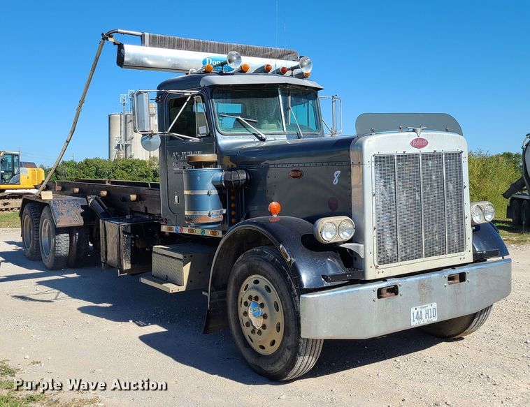 image for item IC9988 1984 Peterbilt 359  roll-off container truck