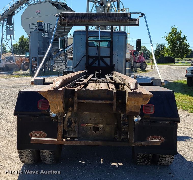 image for item IC9988 1984 Peterbilt 359  roll-off container truck